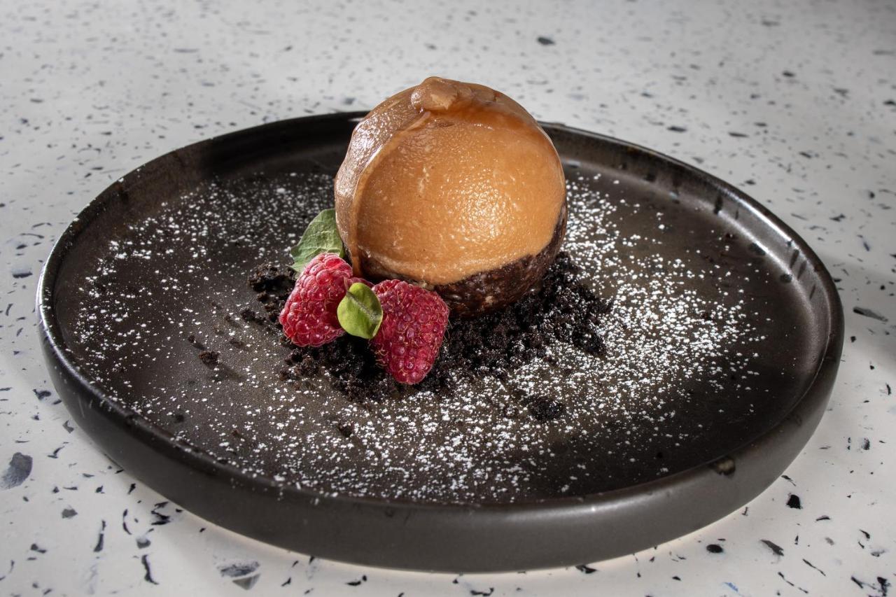 Koukoumi Vegan Boutique Hotel 아노 메라 외부 사진