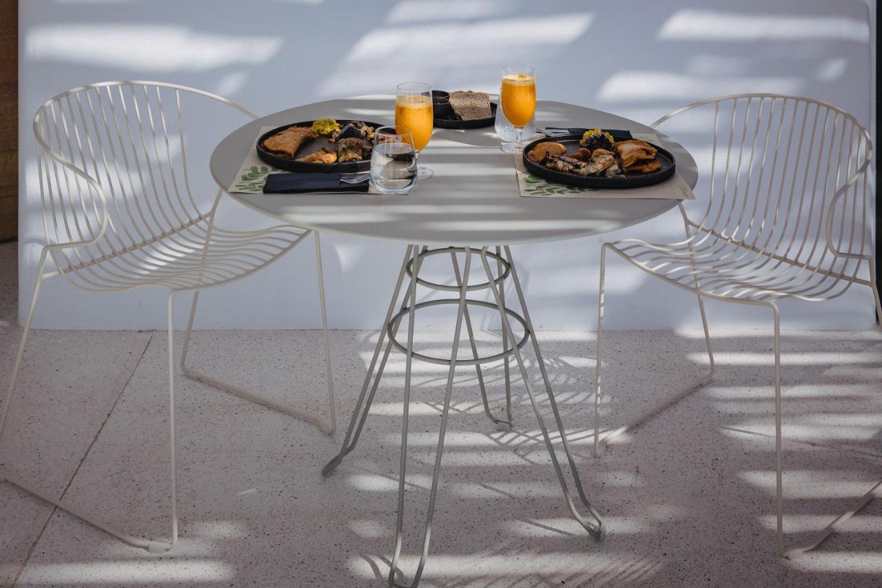 Koukoumi Vegan Boutique Hotel 아노 메라 외부 사진